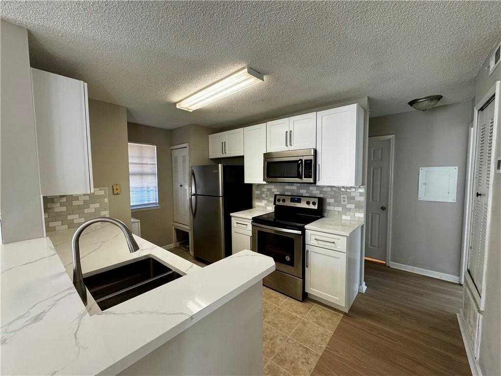 1107 Sandy Lane Dr - Photo 6 of 31