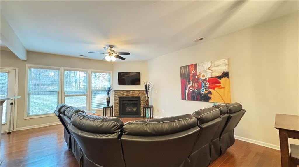 2160 Greencrest Cir - Photo 5 of 24