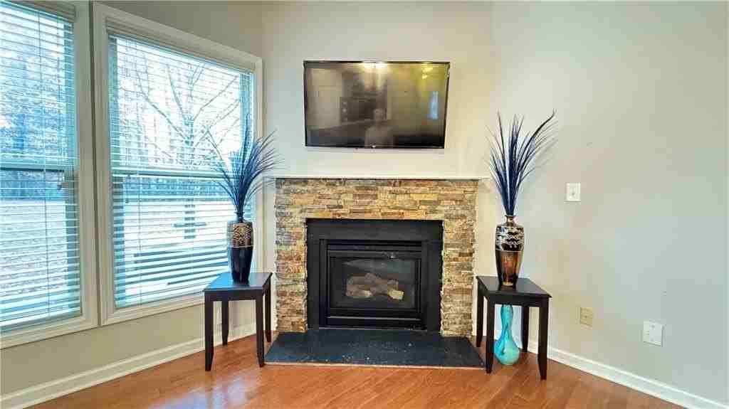 2160 Greencrest Cir - Photo 6 of 24