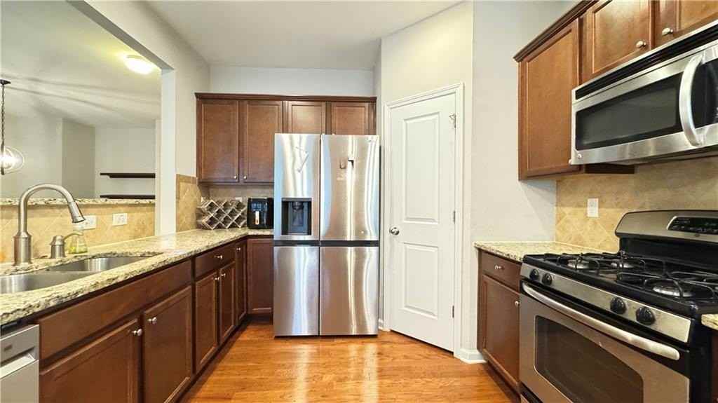 2160 Greencrest Cir - Photo 7 of 24