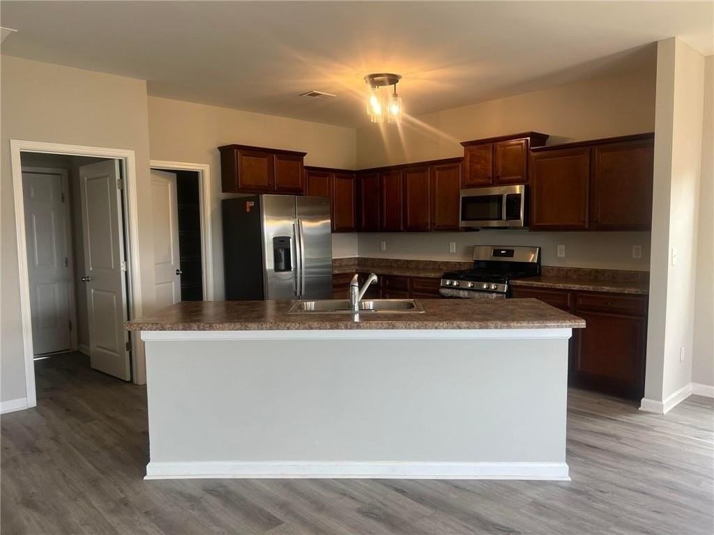 1053 Sutherland Dr - Photo 2 of 23