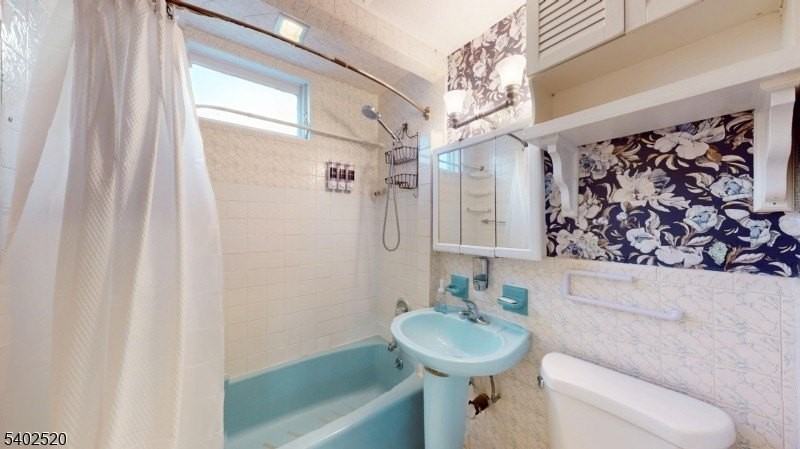 225 Ward Pl #2 - Photo 4 of 15