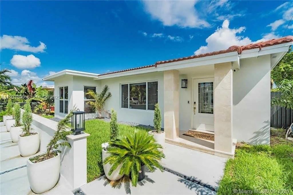 1731 Ne 172nd St #0 - Photo 5 of 41