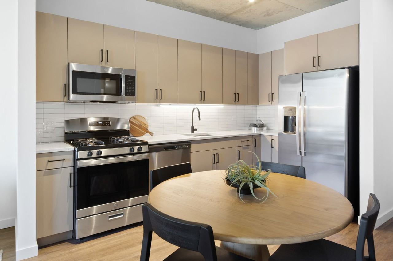 411 W Chicago Ave - Photo 2 of 8