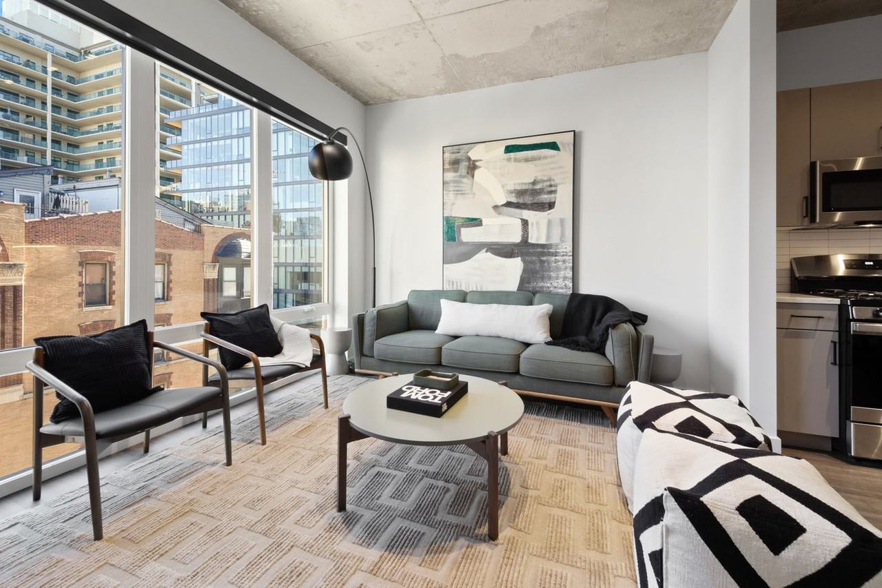 411 W Chicago Ave - Photo 4 of 8