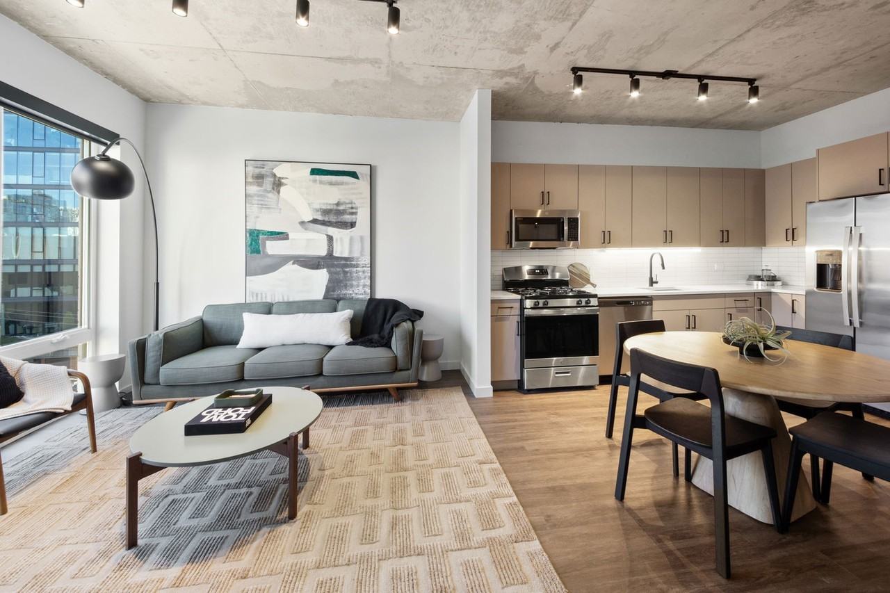 411 W Chicago Ave - Photo 7 of 8