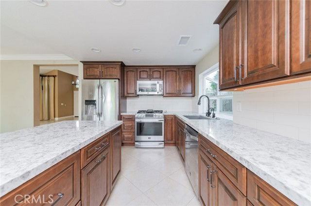 24772 Oxford Dr - Photo 4 of 8