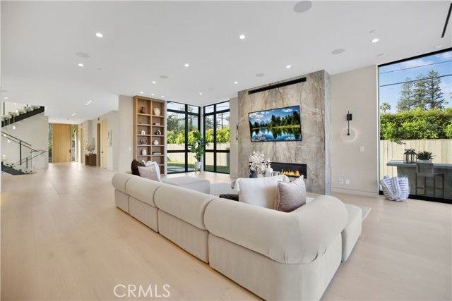 5170 Amestoy Ave - Photo 5 of 8