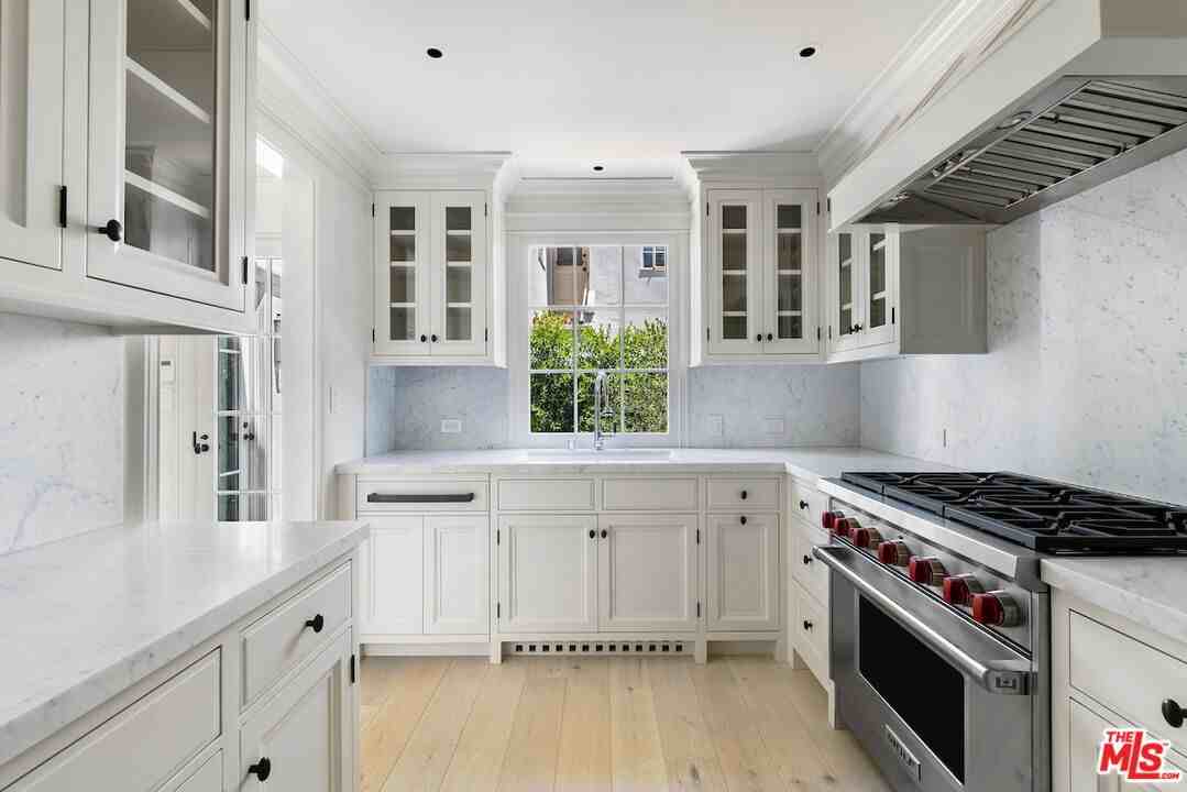 152 S Camden Dr - Photo 6 of 8