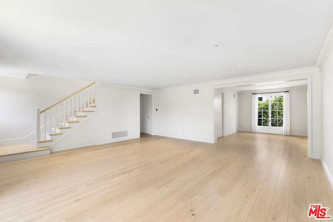 152 S Camden Dr - Photo 7 of 8