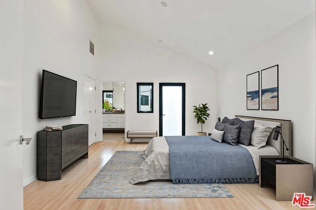 1306 Cabrillo Ave - Photo 3 of 8