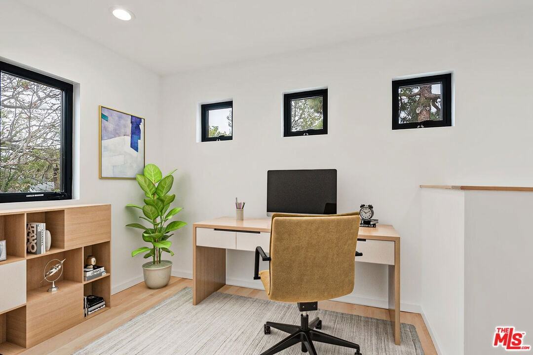 1306 Cabrillo Ave - Photo 4 of 8