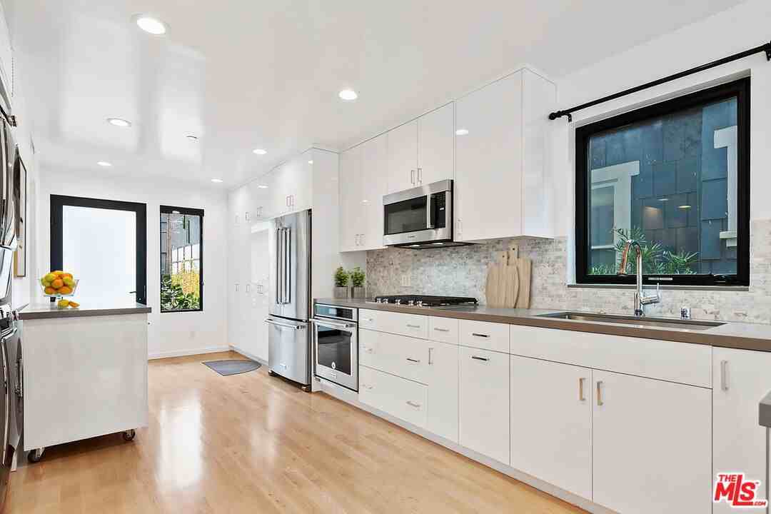 1306 Cabrillo Ave - Photo 7 of 8