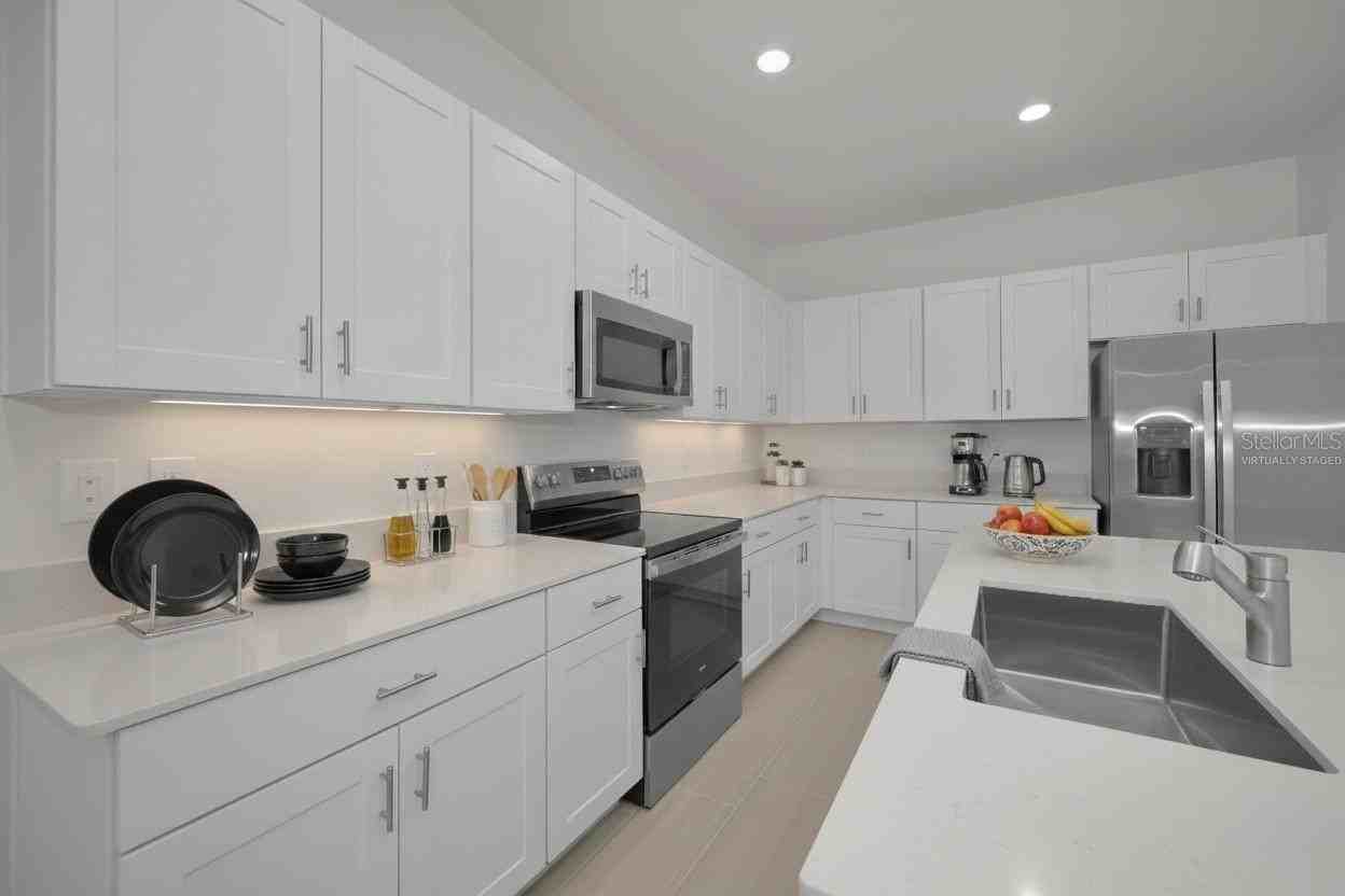 18200 Pleasantview Blvd - Photo 4 of 50