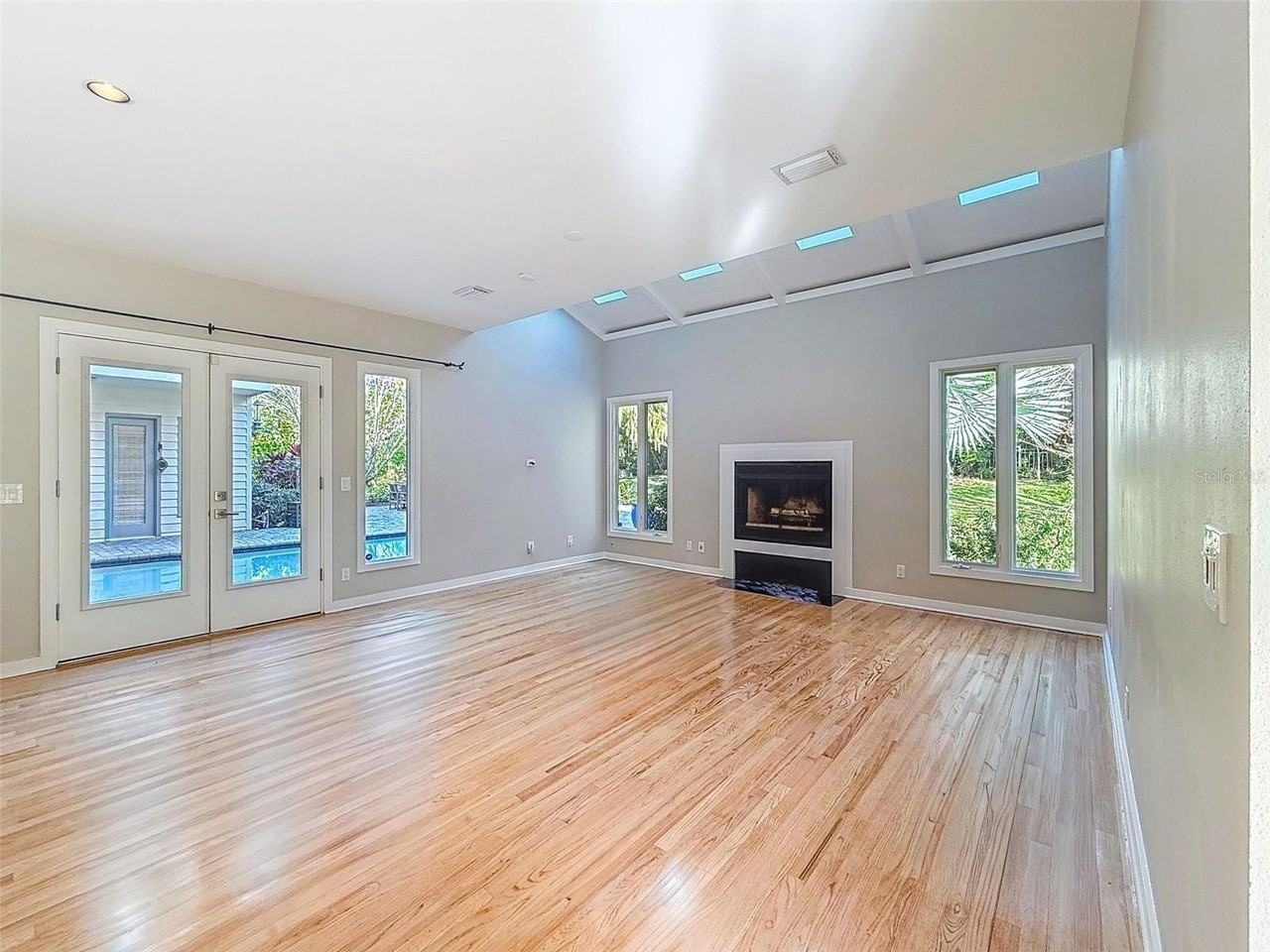 1351 Willow Brook Dr - Photo 3 of 50