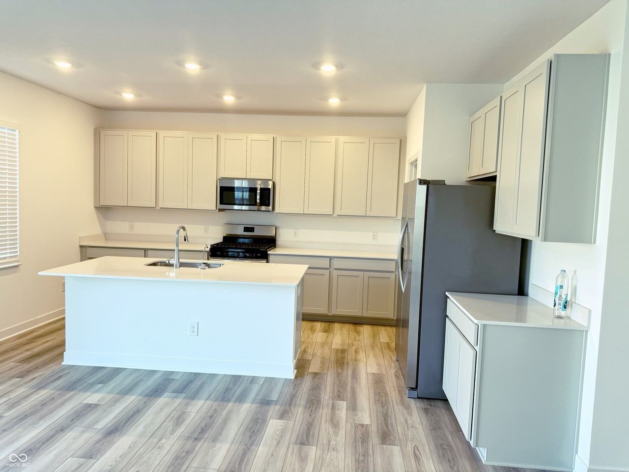 769 Felix Dr - Photo 4 of 26