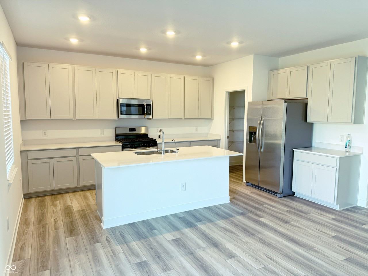 769 Felix Dr - Photo 5 of 26