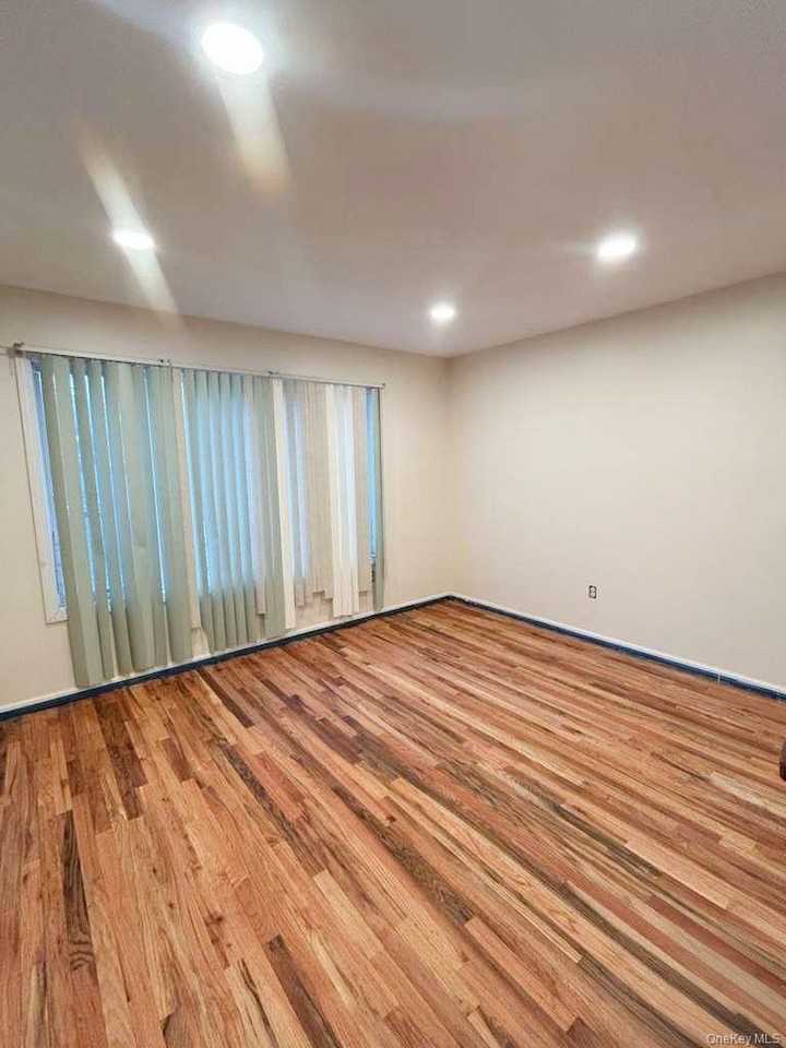 20 Courtney Pl #1 - Photo 3 of 6