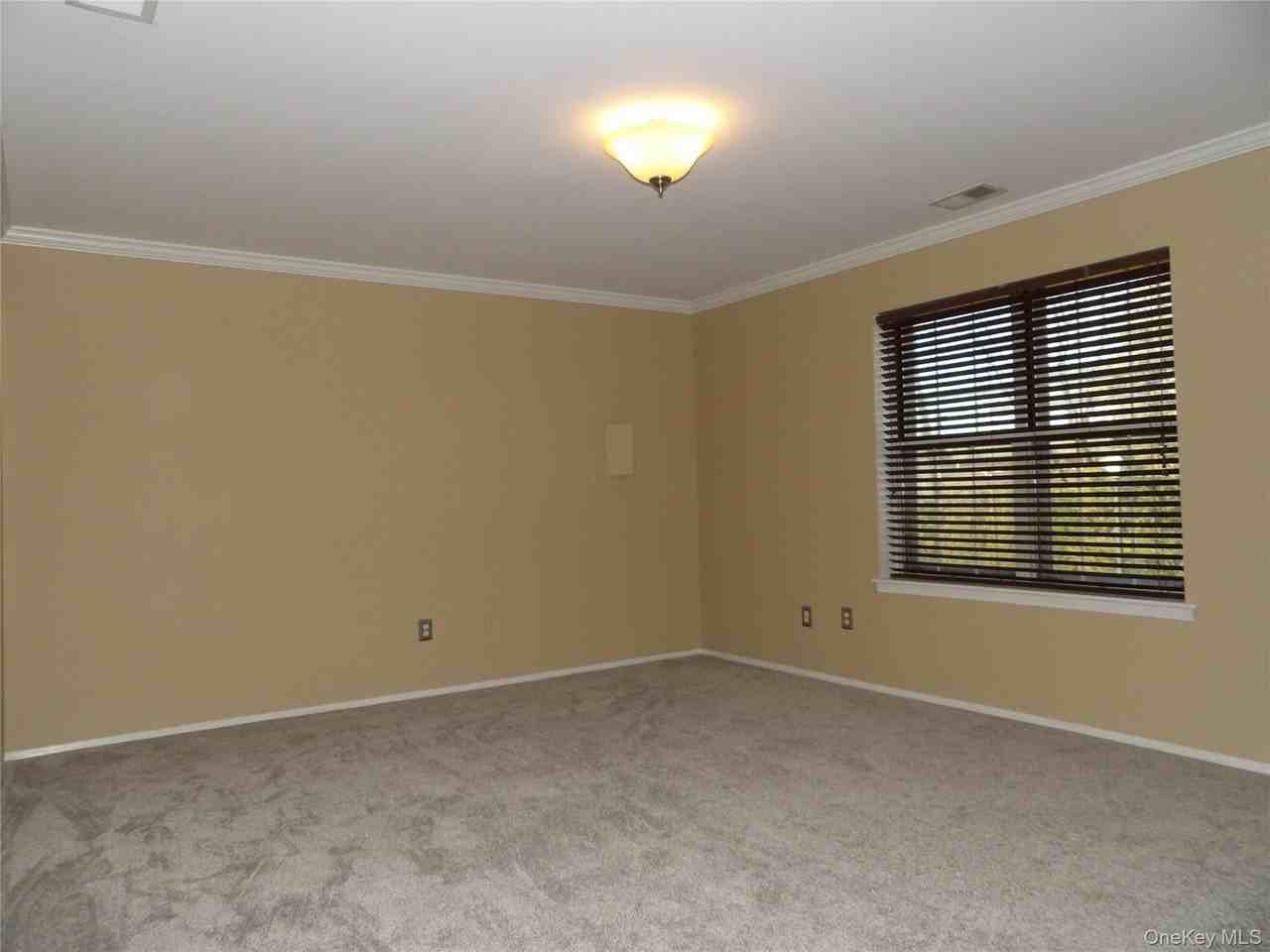 26 Greenmeadow Dr - Photo 7 of 15