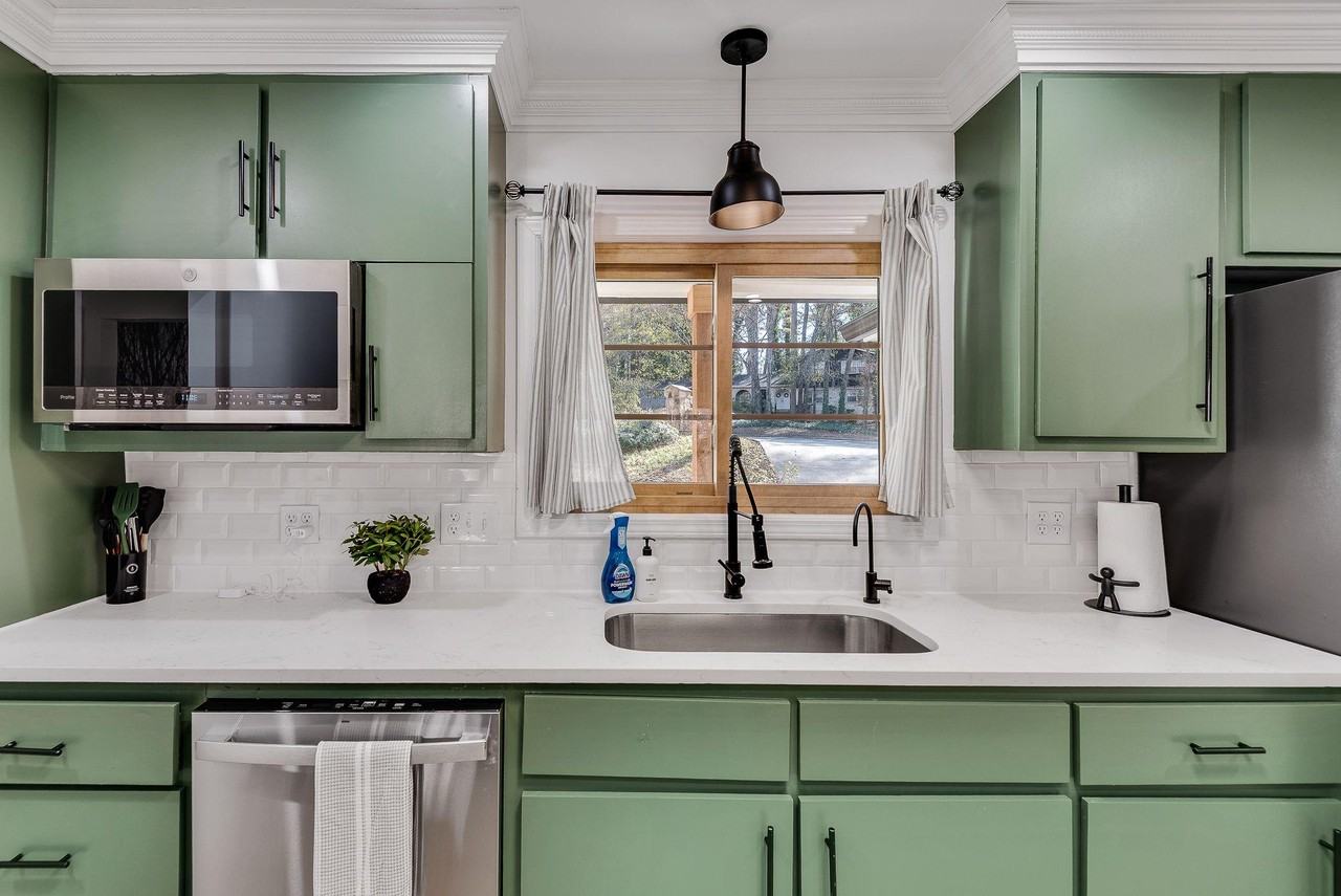 Albatross Ct - Photo 4 of 30