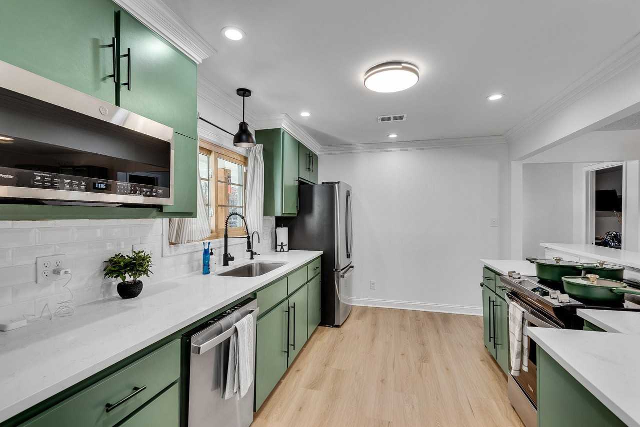 Albatross Ct - Photo 6 of 30