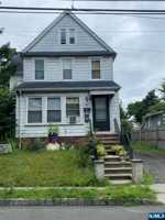 featured image of 140 Phelps Ave