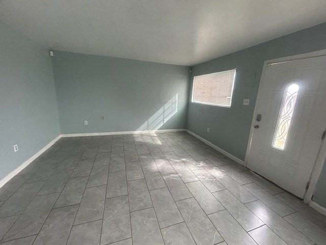 811 Snyder St - Photo 2 of 11