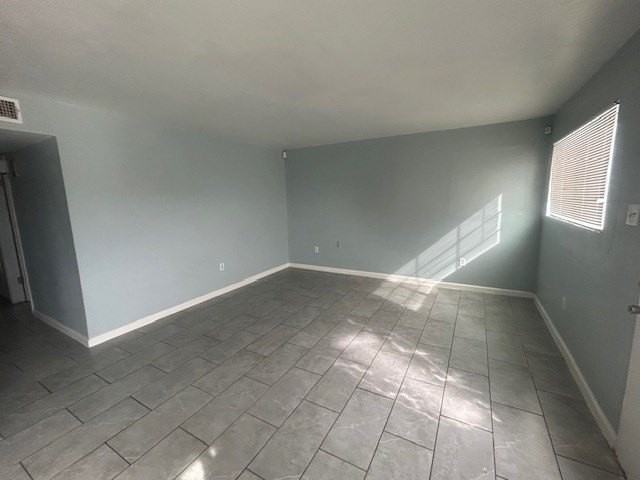 811 Snyder St - Photo 3 of 11