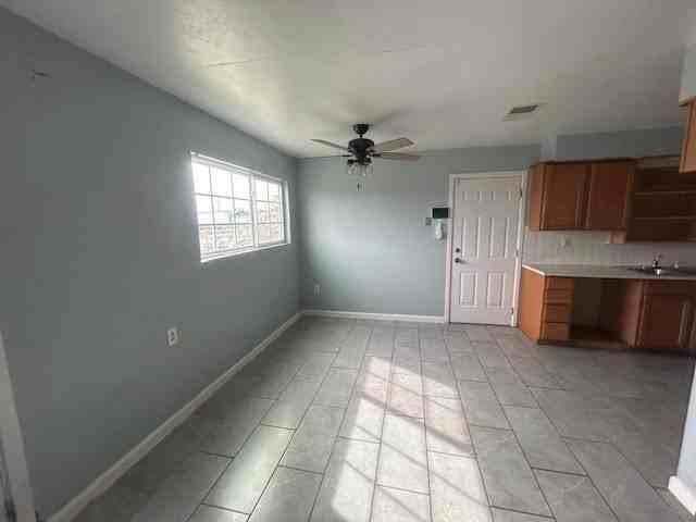 811 Snyder St - Photo 4 of 11