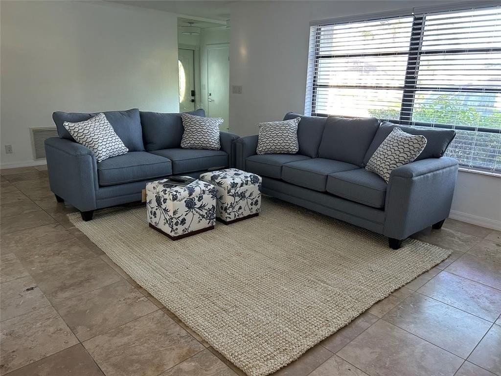 4431 Ne 28th Ave - Photo 3 of 36