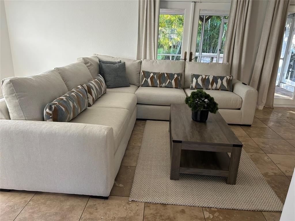 4431 Ne 28th Ave - Photo 4 of 36