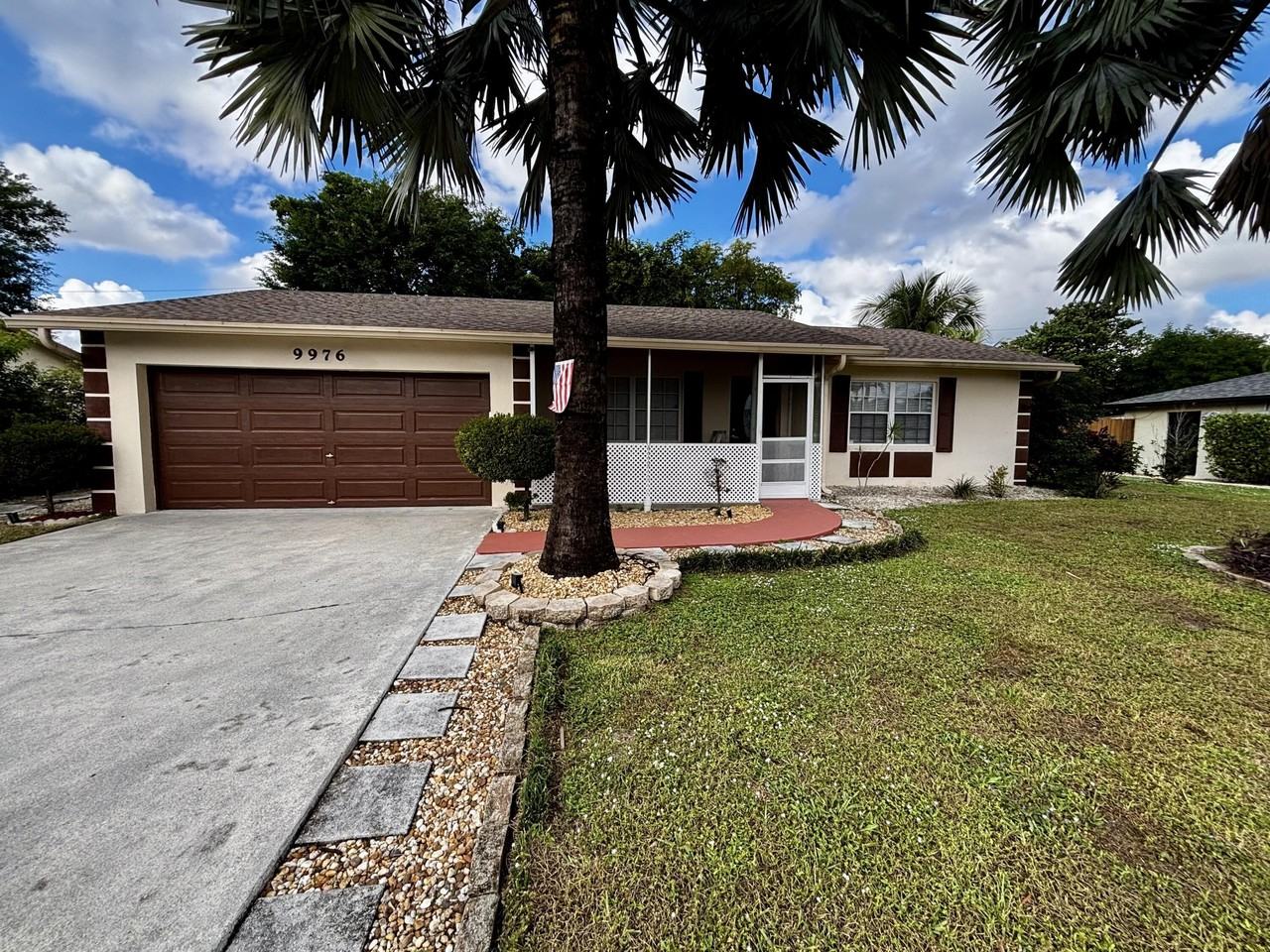 9976 Liberty Rd - Photo 2 of 20