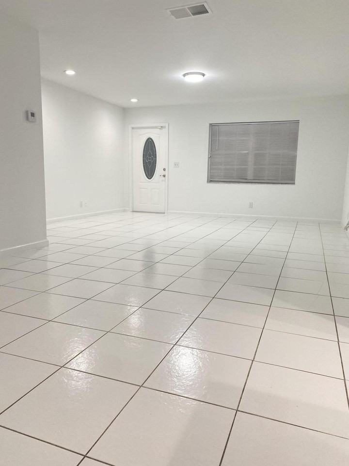 9976 Liberty Rd - Photo 4 of 20