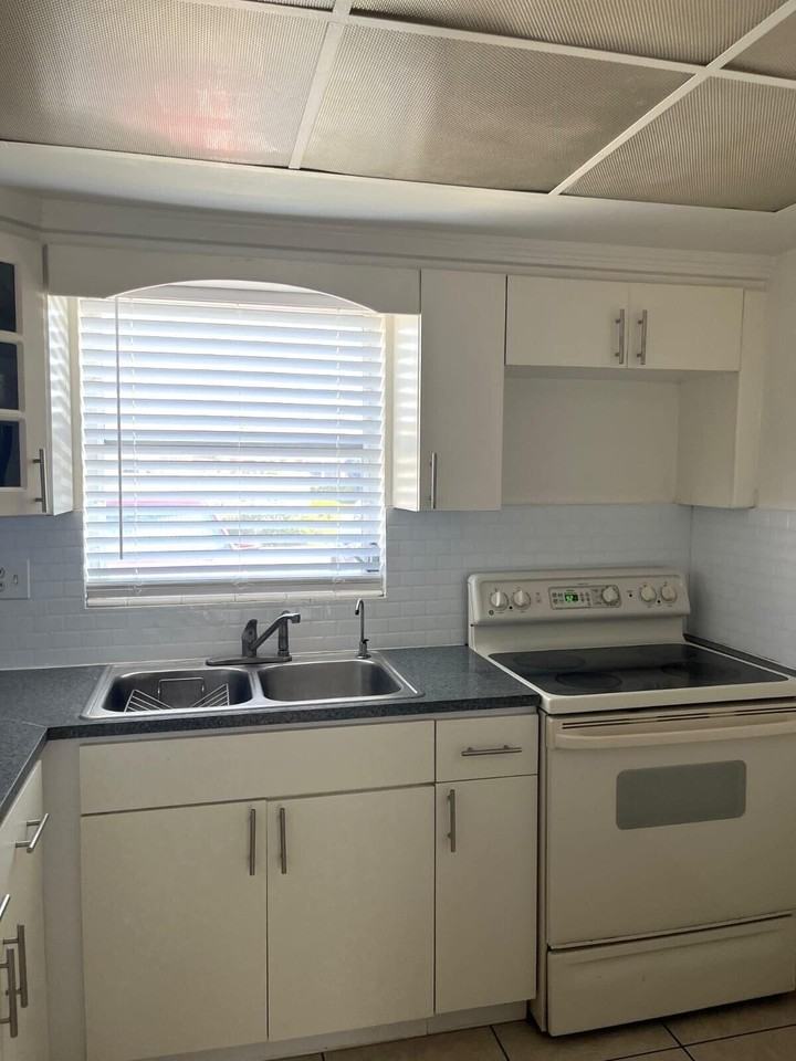 2926 Ashley Dr E #F - Photo 3 of 14