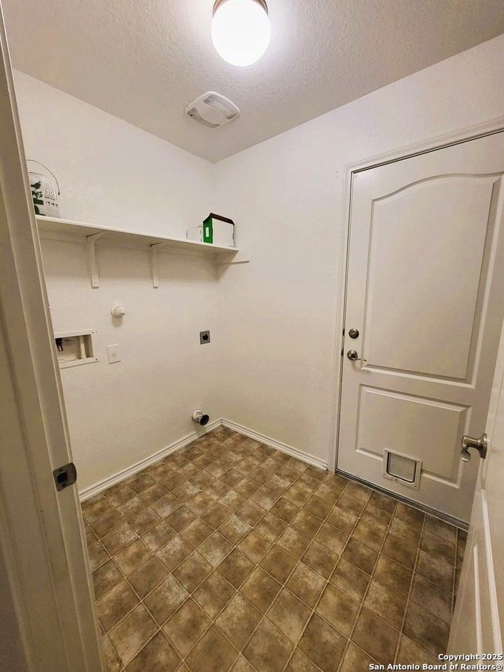 7418 Bluebonnet Bay - Photo 6 of 15