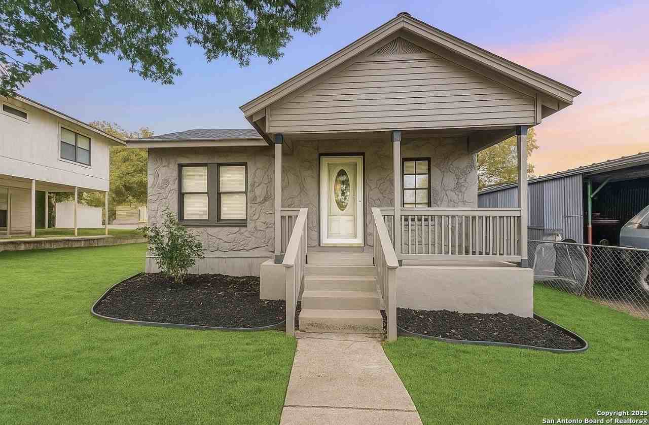 1327 Bailey Ave - Photo 2 of 21