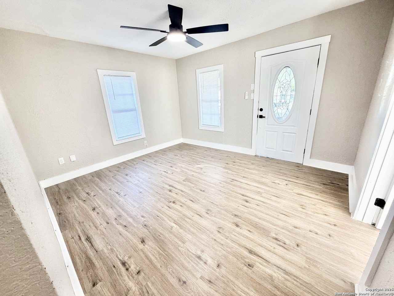 1327 Bailey Ave - Photo 4 of 21