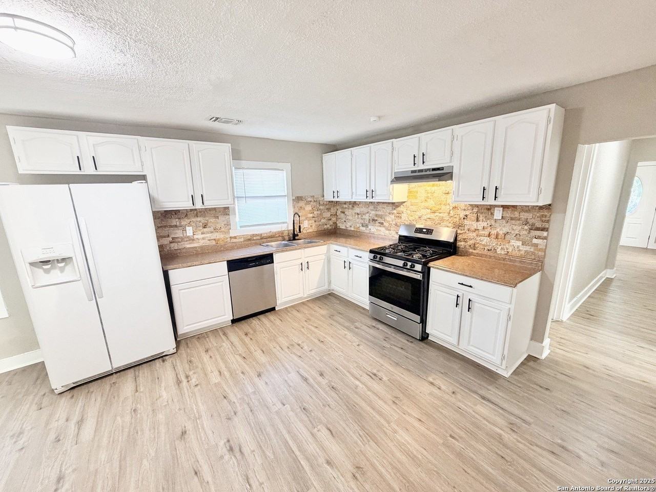 1327 Bailey Ave - Photo 6 of 21