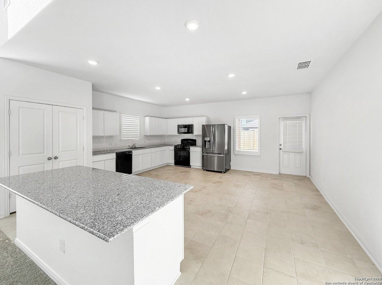 8303 Kettles Rdg - Photo 5 of 31