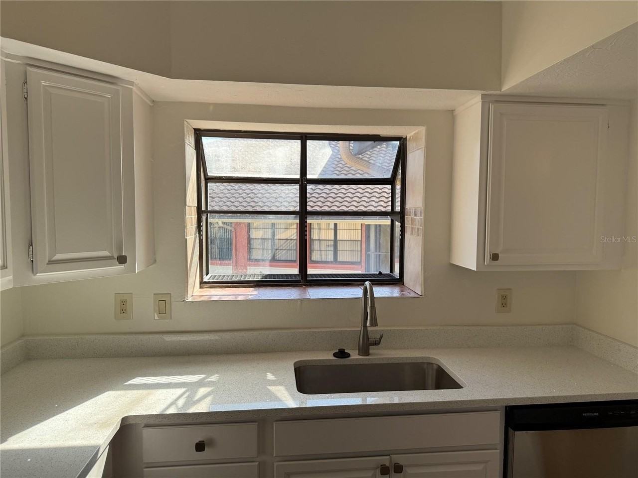 5691 Ashton Lake Dr #14 - Photo 7 of 44