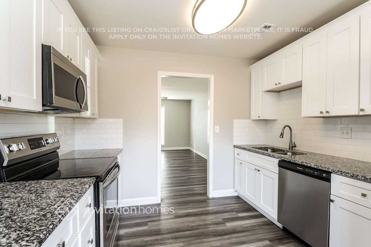 2500 Gelsinger Ave - Photo 7 of 17