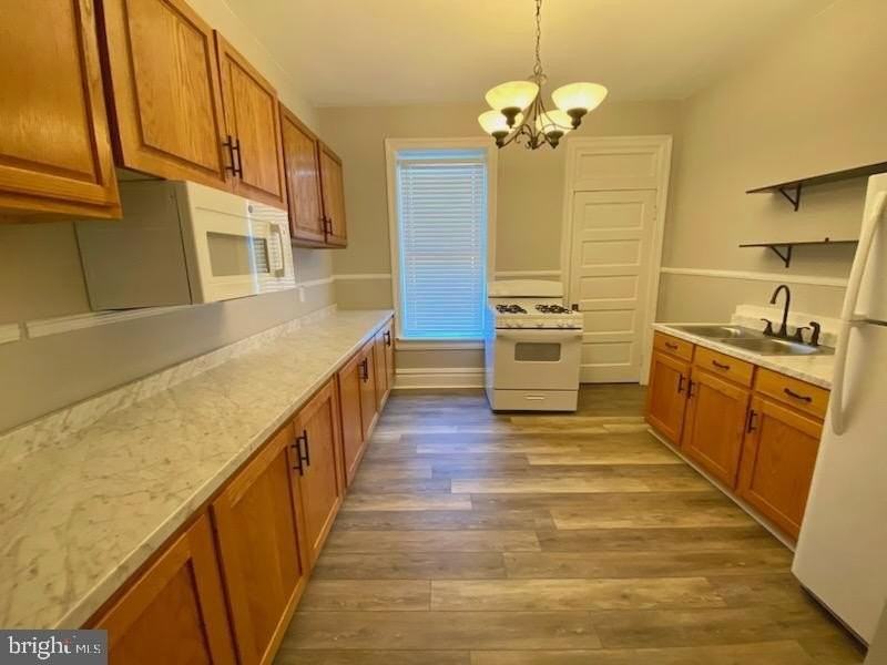 101 Glen St Apt 8 #8 - Photo 6 of 9