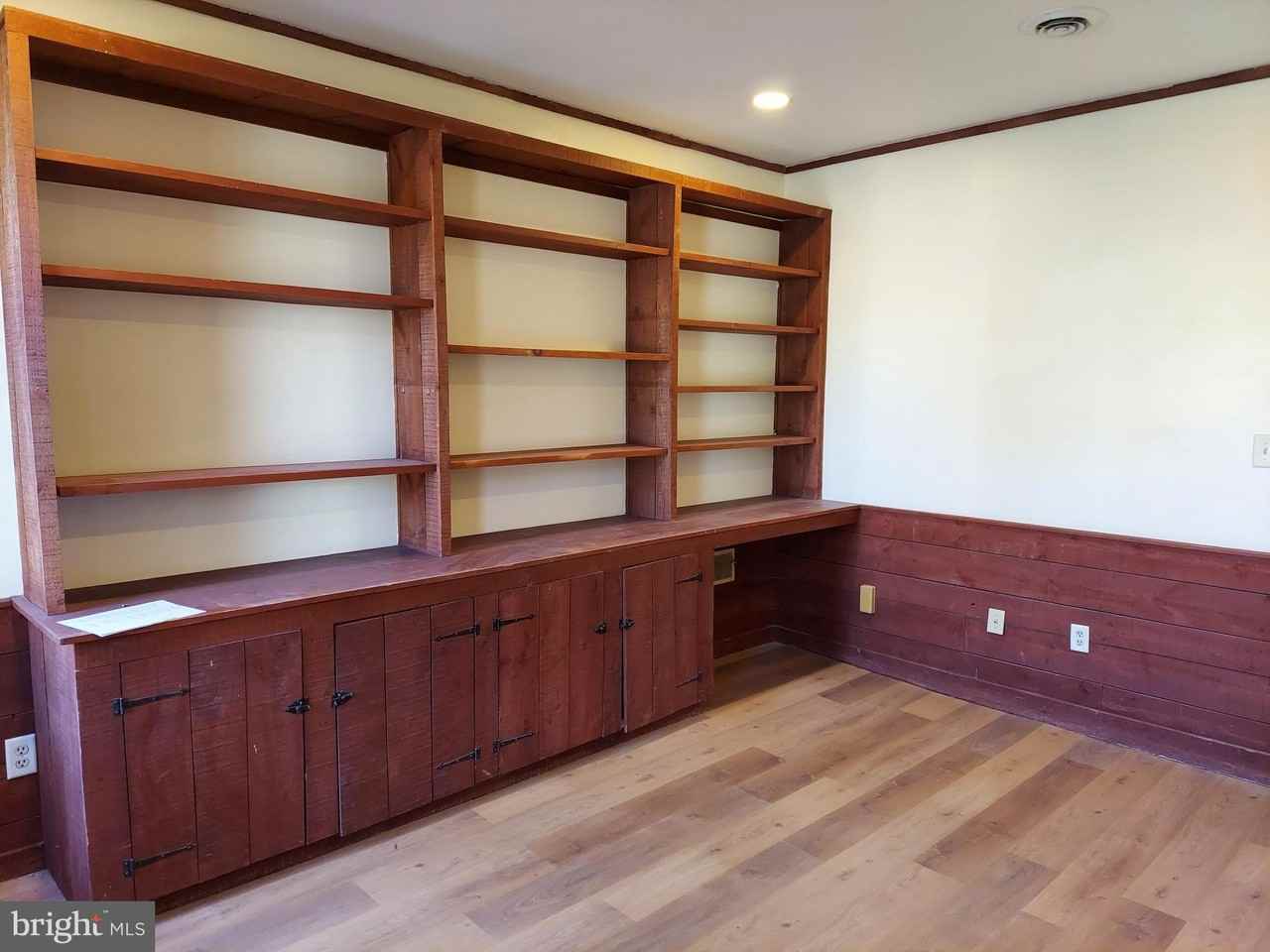 264 W Market St #2 - Photo 4 of 12