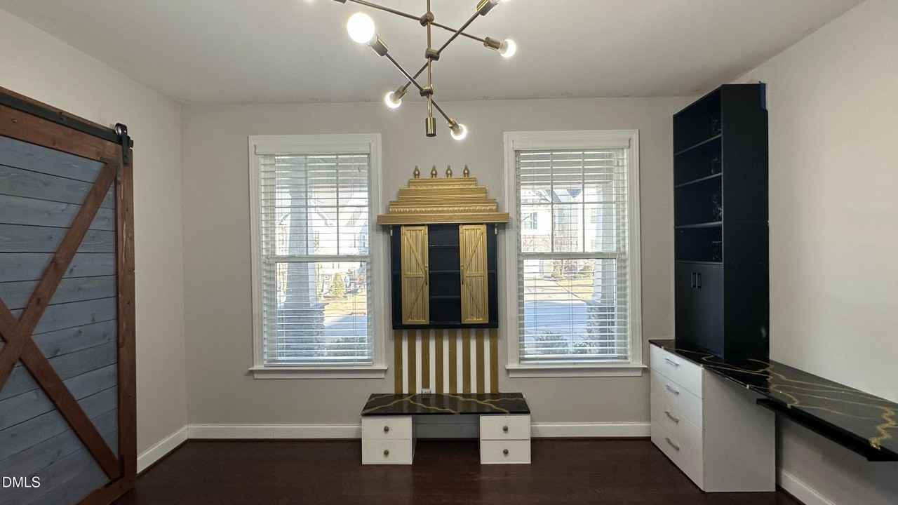 221 Hensley Oak Way - Photo 4 of 45