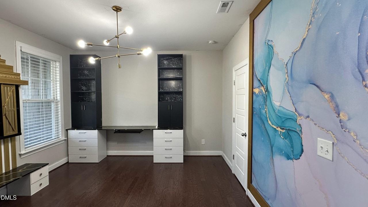 221 Hensley Oak Way - Photo 5 of 45