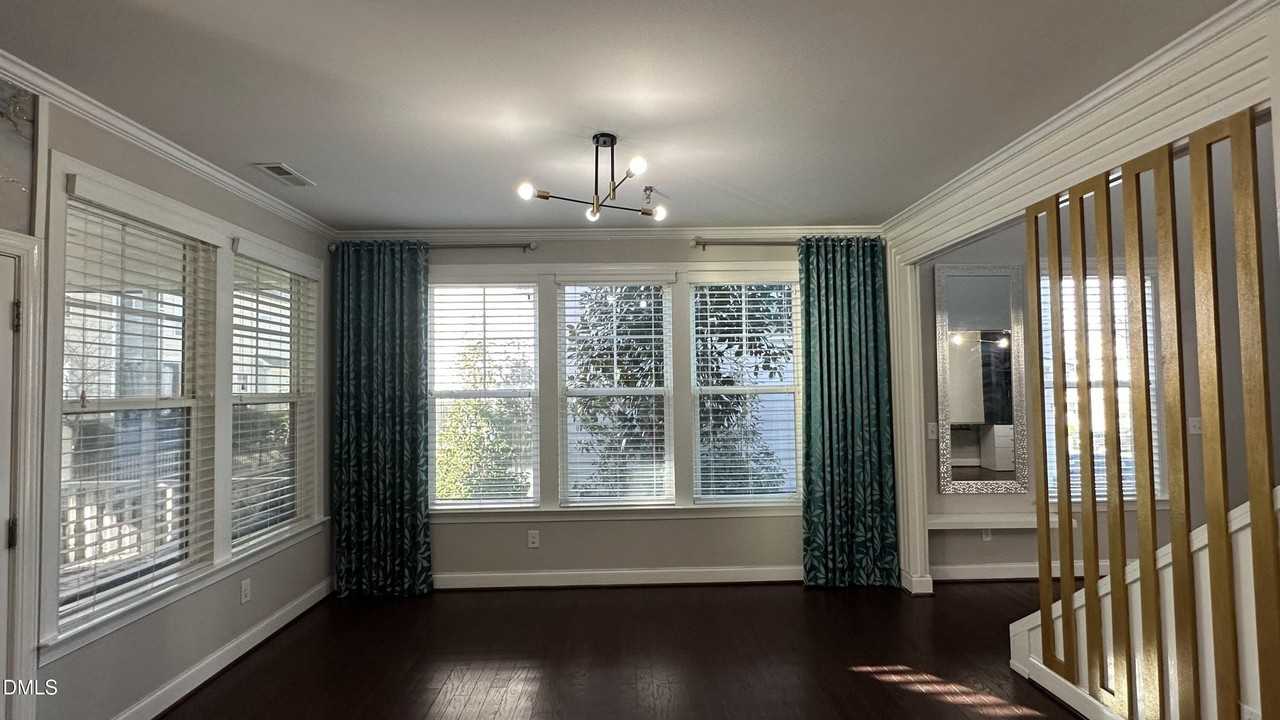 221 Hensley Oak Way - Photo 7 of 45