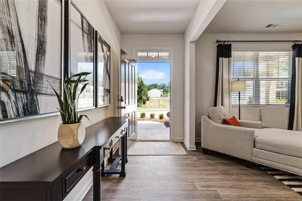 105 Whitewood Dr - Photo 2 of 14