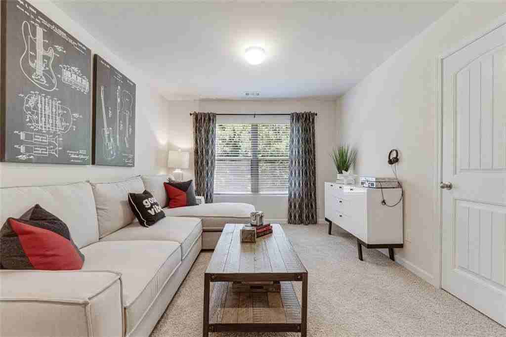 105 Whitewood Dr - Photo 3 of 14