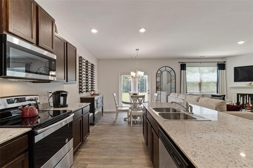 105 Whitewood Dr - Photo 4 of 14