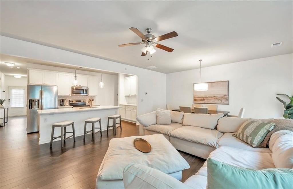 378 Mulberry Row Se - Photo 4 of 12